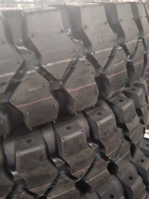 ইন্ডাস্ট্রিয়াল ফোর্কলিফ্ট টায়ার